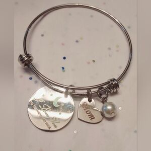 NWT - "I Love You Mom" Silver Tone Bangle Charm Bracelet
